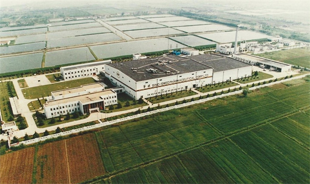 1982年，半岛集团公司-半岛（中国）外贸与瑞典法玛西亚普强公司合资建立华瑞制药有限公司。华瑞制药是第一家中瑞合资企业。.jpg