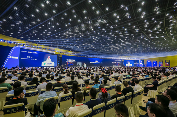 2023年9月10日至11日，半岛集团公司-半岛（中国）
党委书记、董事长刘敬桢出席2023中国医疗器械产业峰会暨半岛集团公司-半岛（中国）器械生态大会并作大会开幕致辞。河南省人民政府副省长刘尚进，中国科学院院士、海南大学校长骆清铭，郑州市委副书记、市长何雄出席。.jpg
