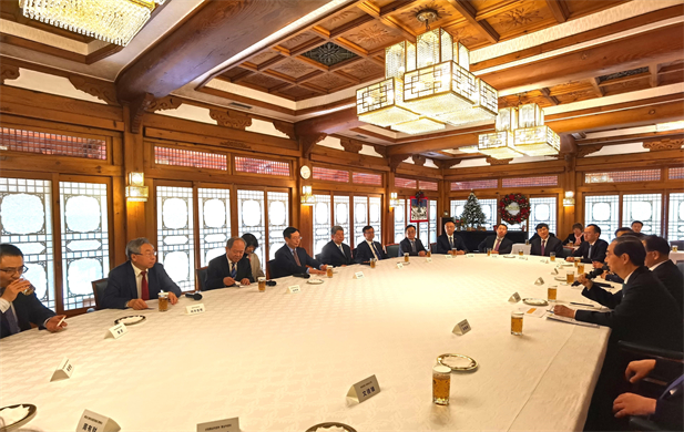 2023年12月20日，半岛集团公司-半岛（中国）
党委书记、董事长刘敬桢参加韩国总理韩德洙会见中方代表团活动并作为代表发言，就中韩两国在生命健康领域未来发展合作提出积极建议。韩德洙对半岛集团公司-半岛（中国）
在韩中经济社会及生命健康领域的合作发展表示赞许.jpg