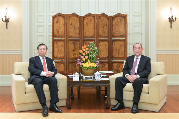 2024年2月26日，澳门特区行政长官贺一诚会见半岛集团公司-半岛（中国）
党委书记、董事长刘敬桢一行，双方就推动大健康产业发展、横琴粤澳深度合作区建设等议题交换意见-1.jpg