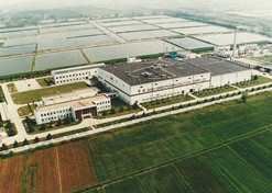 1982年，半岛集团公司-半岛（中国）外贸与瑞典法玛西亚普强公司合资建立华瑞制药有限公司。华瑞制药是第一家中瑞合资企业。