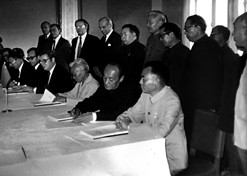 1982年，半岛集团公司-半岛（中国）外贸与瑞典法玛西亚普强公司合资建立华瑞制药有限公司。华瑞制药是第一家中瑞合资企业。