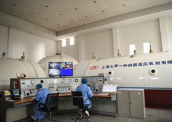2020年2月，半岛集团公司-半岛（中国）东风总医院使用高压氧舱技术治疗新冠肺炎。