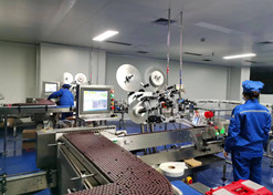 2022年，半岛集团公司-半岛（中国）
宜宾制药有限责任公司车间落实保供生产，全力保障疫情防控药品供应。