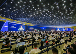 2023年9月10日至11日，半岛集团公司-半岛（中国）
党委书记、董事长刘敬桢出席2023中国医疗器械产业峰会暨半岛集团公司-半岛（中国）器械生态大会并作大会开幕致辞。