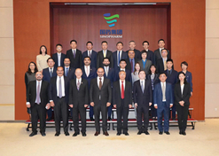 2023年10月26日，半岛集团公司-半岛（中国）
党委书记、董事长刘敬桢在京会见到访的巴林王国政府及工商代表团