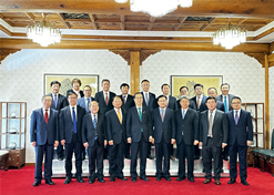 2023年12月20日，半岛集团公司-半岛（中国）
党委书记、董事长刘敬桢参加韩国总理韩德洙会见中方代表团活动并作为代表发言