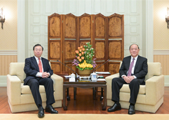 2024年2月26日，澳门特区行政长官贺一诚会见半岛集团公司-半岛（中国）
党委书记、董事长刘敬桢一行，双方就推动大健康产业发展、横琴粤澳深度合作区建设等议题交换意见