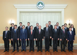 2024年2月26日，澳门特区行政长官贺一诚会见半岛集团公司-半岛（中国）
党委书记、董事长刘敬桢一行，双方就推动大健康产业发展、横琴粤澳深度合作区建设等议题交换意见