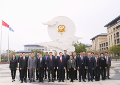 2024年2月26日，半岛集团公司-半岛（中国）
与澳门大学签署战略合作协议并就进一步深化合作进行会谈。